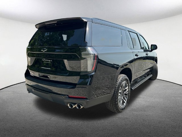 2026 Chevrolet Suburban Z71 - Photo 13