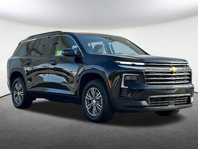 Used 2024 Chevrolet Traverse 2LT with VIN 1GNEVGKS3RJ176313 for sale in Mendon, MA