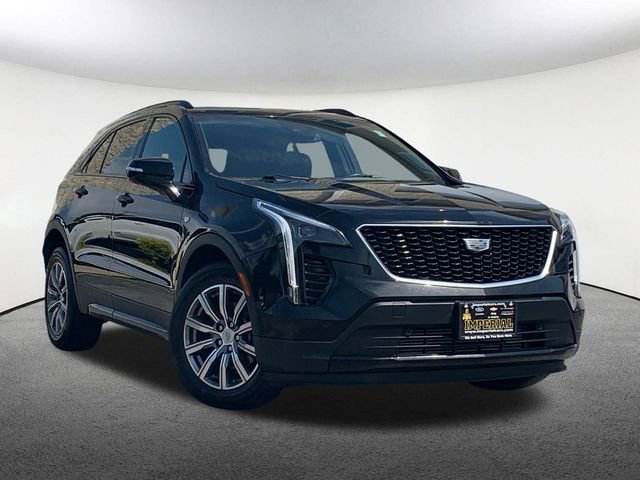 2022 Cadillac XT4 Sport photo 2