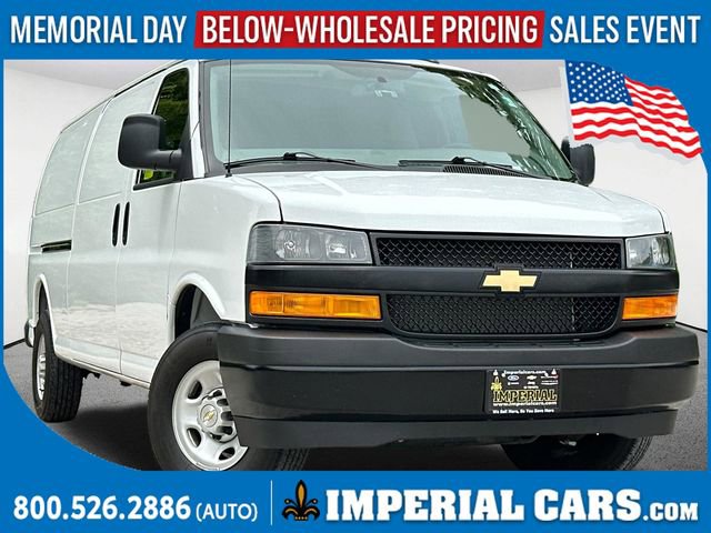 2025 Chevrolet Express 3500 Extended Work Van's photo