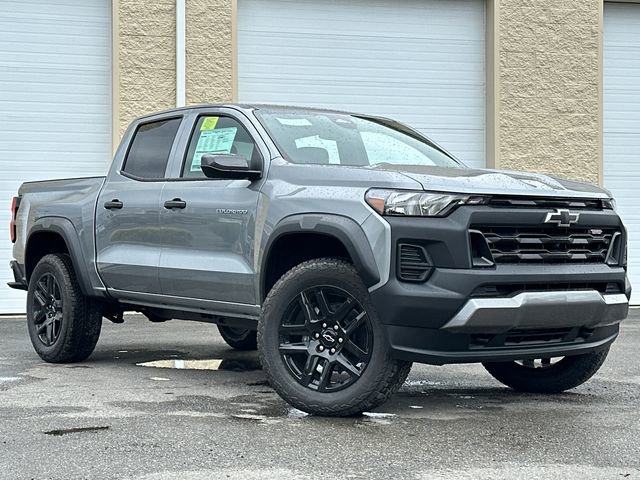 2025 Chevrolet Colorado Trail Boss photo 2