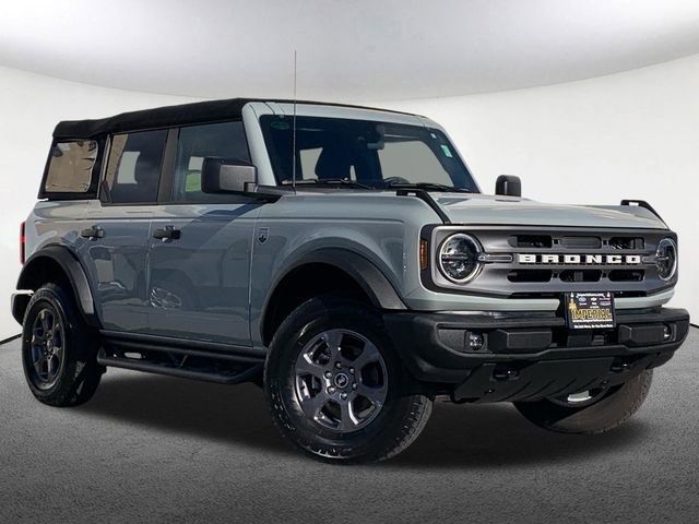 2023 Ford Bronco Base photo 2