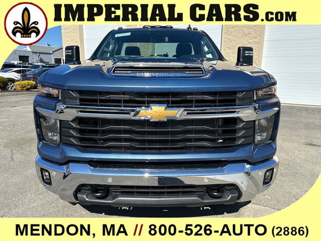 2025 Chevrolet Silverado 2500HD LT photo 2