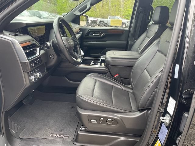 2025 GMC Yukon Denali - Photo 41