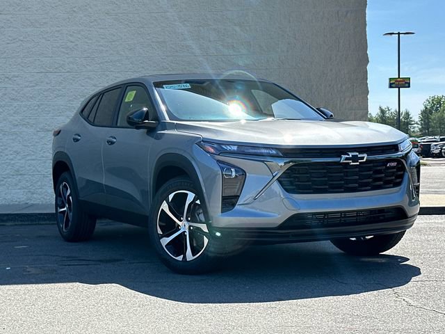 2025 Chevrolet Trax photo 2