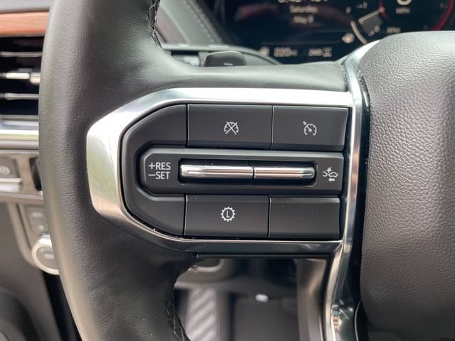 2025 GMC Yukon Denali - Photo 33