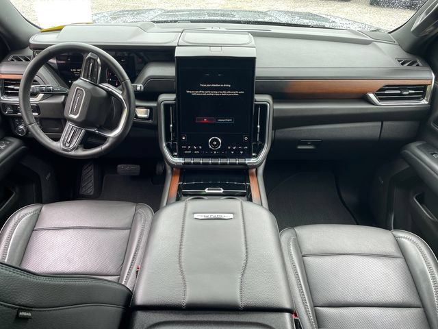 2025 GMC Yukon Denali - Photo 24