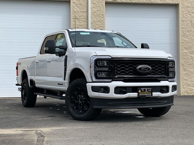 2025 Ford F-350 Lariat photo 2
