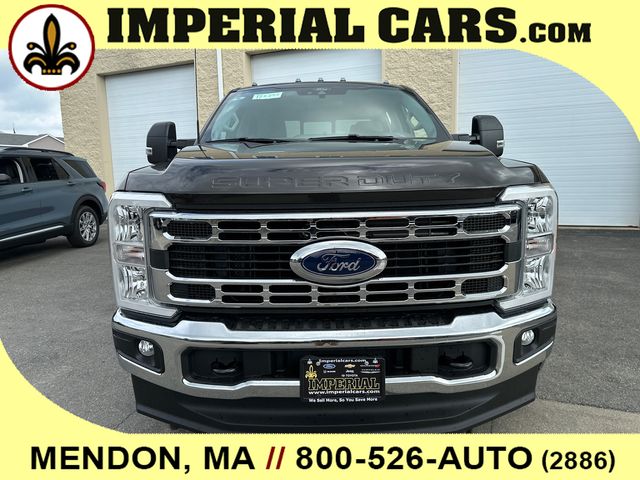 2025 Ford F-350 XLT photo 3