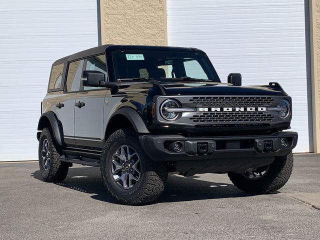 2025 Ford Bronco Badlands photo 2