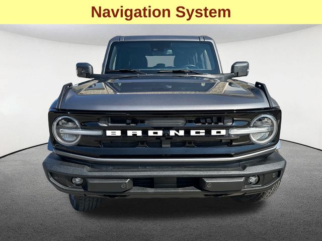 2022 Ford Bronco Outer Banks photo 2