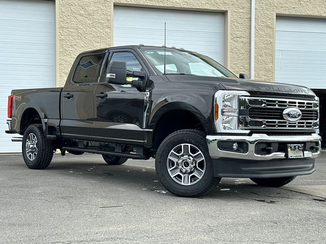 2025 Ford F-350 XLT photo 2