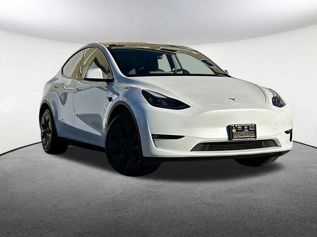 2025 Tesla Model Y Long Range photo 2