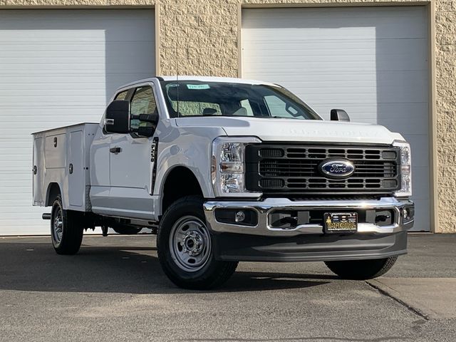 2025 Ford F-250 XLT photo 2