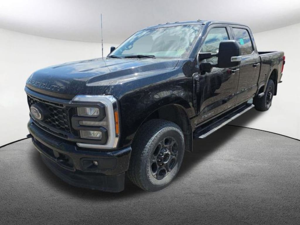 Used 2023 Ford F-250 XLT Truck Crew Cab