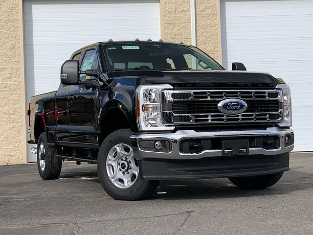 2026 Ford F-350 XLT photo 2