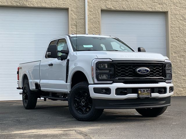 2025 Ford F-350 XL photo 2
