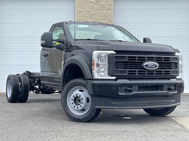 2025 Ford F-450 XL photo 2