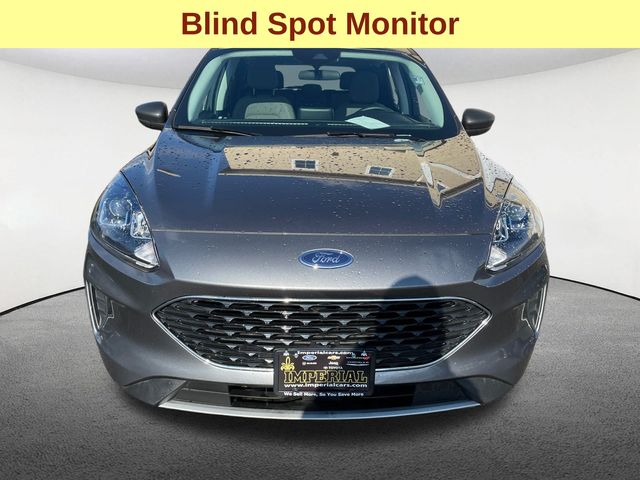 2022 Ford Escape SE photo 3