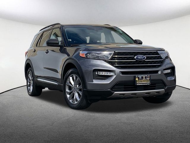 2022 Ford Explorer XLT photo 2