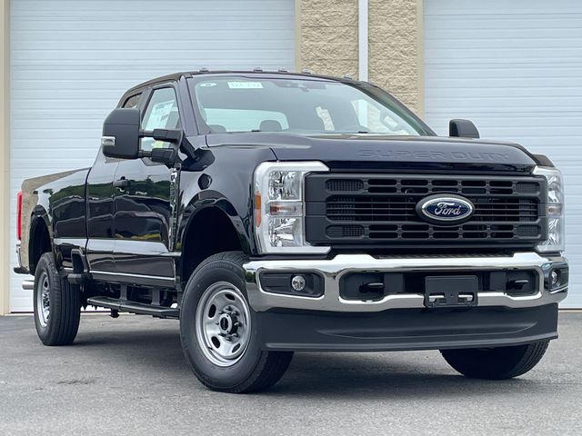 2025 Ford F-250 XL photo 2