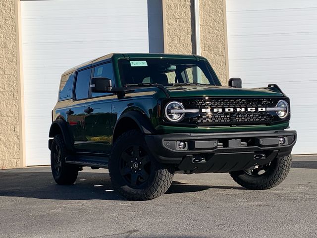 2025 Ford Bronco Outer Banks photo 2