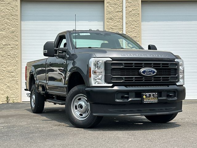 2025 Ford F-250 XLT photo 2