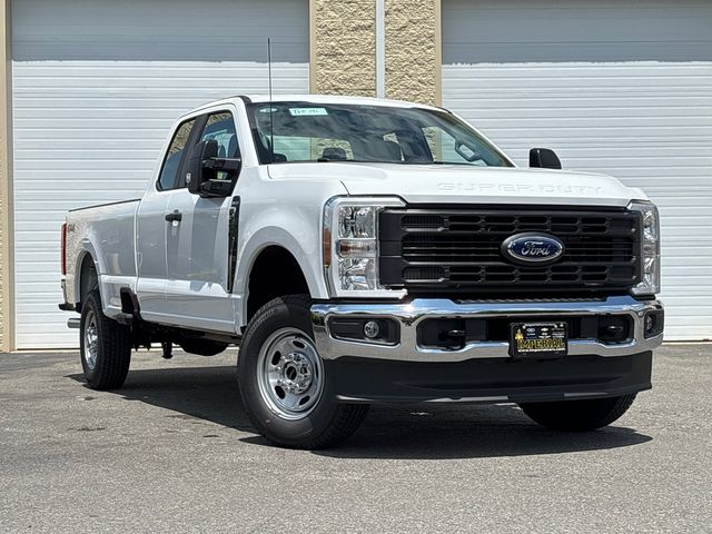 2025 Ford F-250 XLT photo 2