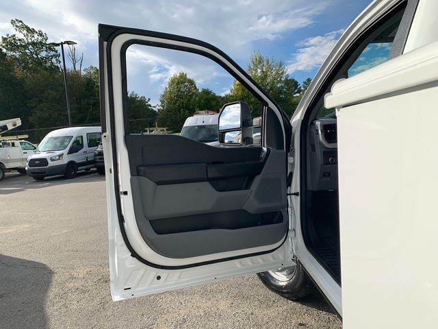 2025 Ford F-350 Super Duty Chassis Cab XL - Photo 12