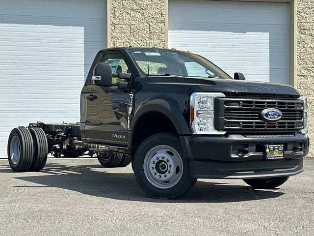 2025 Ford F-550 Super Duty Chassis Cab XL's photo