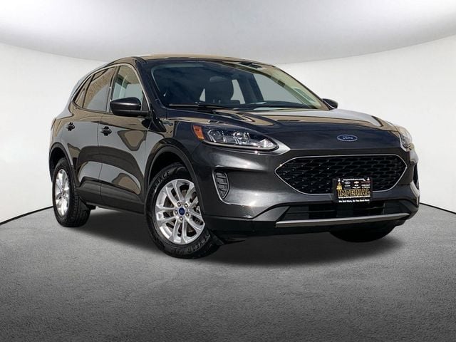 Used 2020 Ford Escape SE with VIN 1FMCU9G67LUA97531 for sale in Mendon, MA