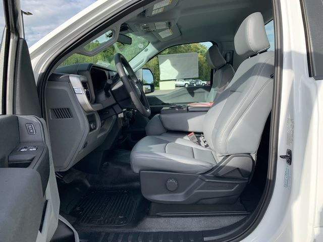 2025 Ford F-350 Super Duty Chassis Cab XL - Photo 23