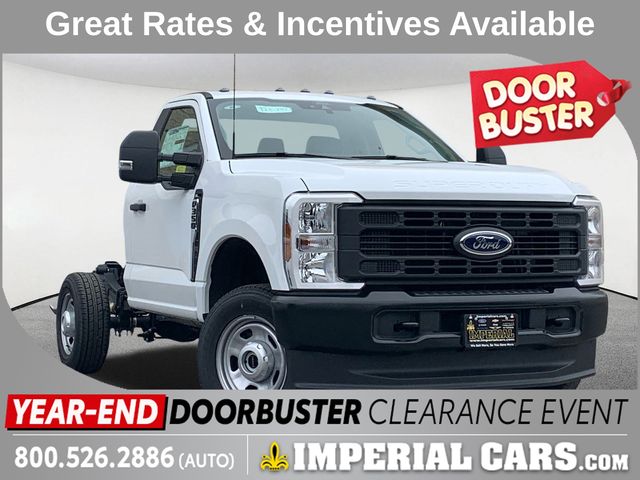 2025 Ford F-350 Super Duty Chassis Cab XLT's photo