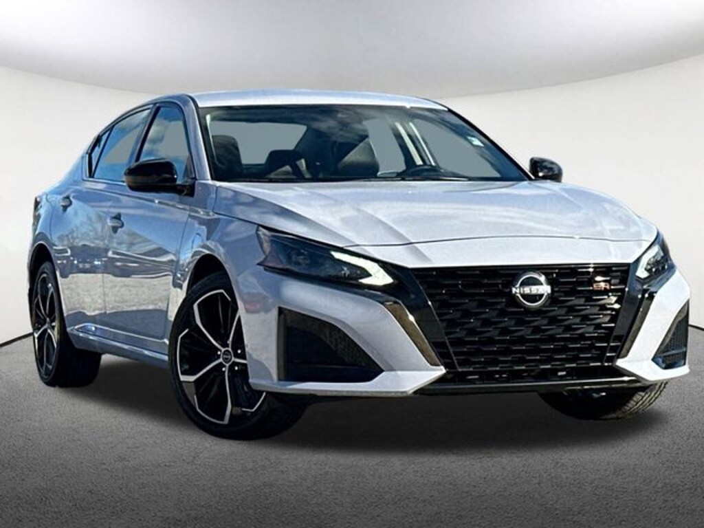 Used 2025 Nissan Altima SR Sedan