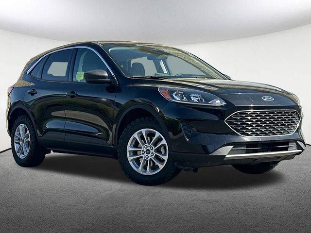 Used 2022 Ford Escape SE with VIN 1FMCU9G6XNUA84582 for sale in Mendon, MA
