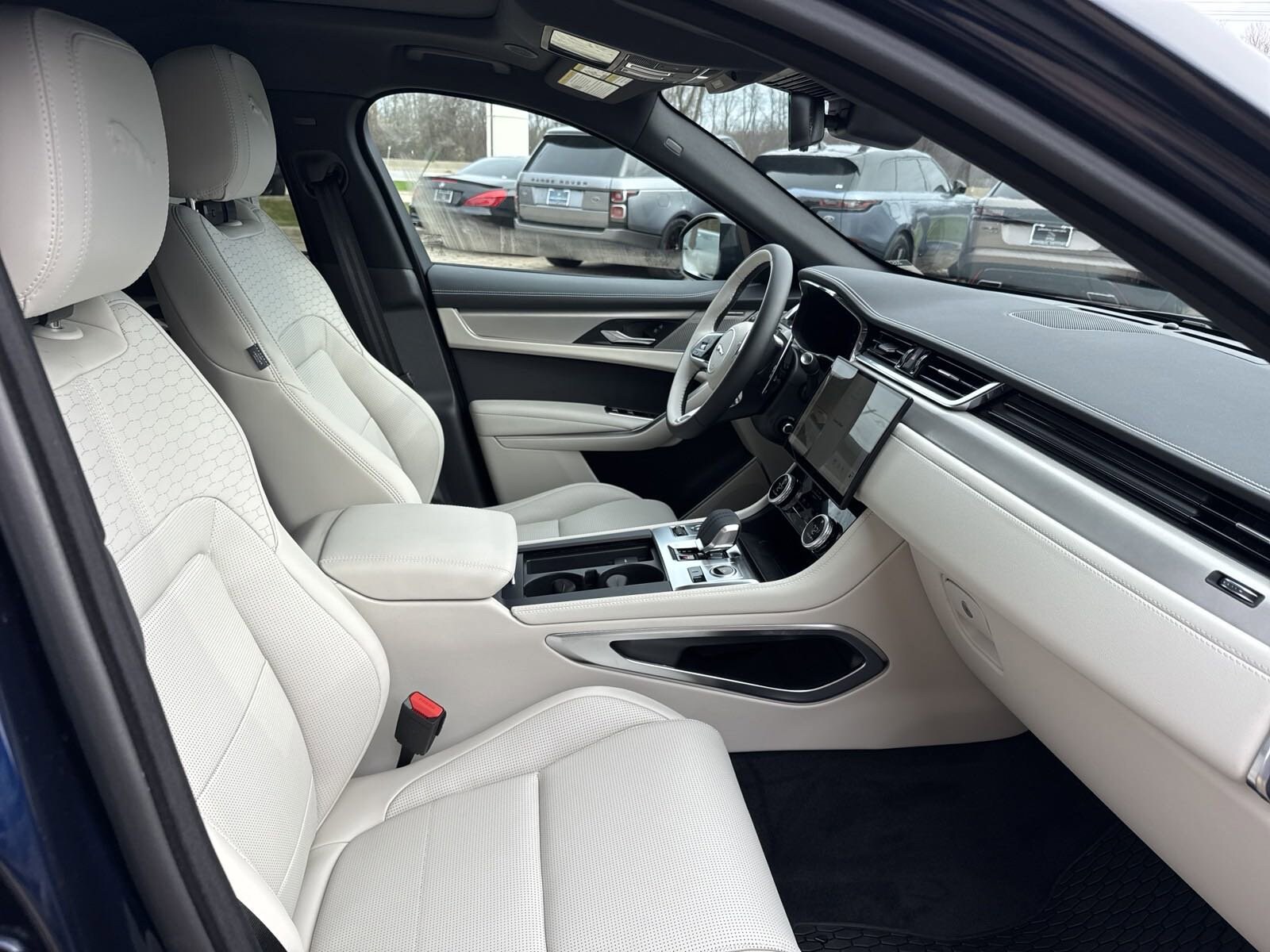 2025 Jaguar F-PACE P400 R-Dynamic S photo 3