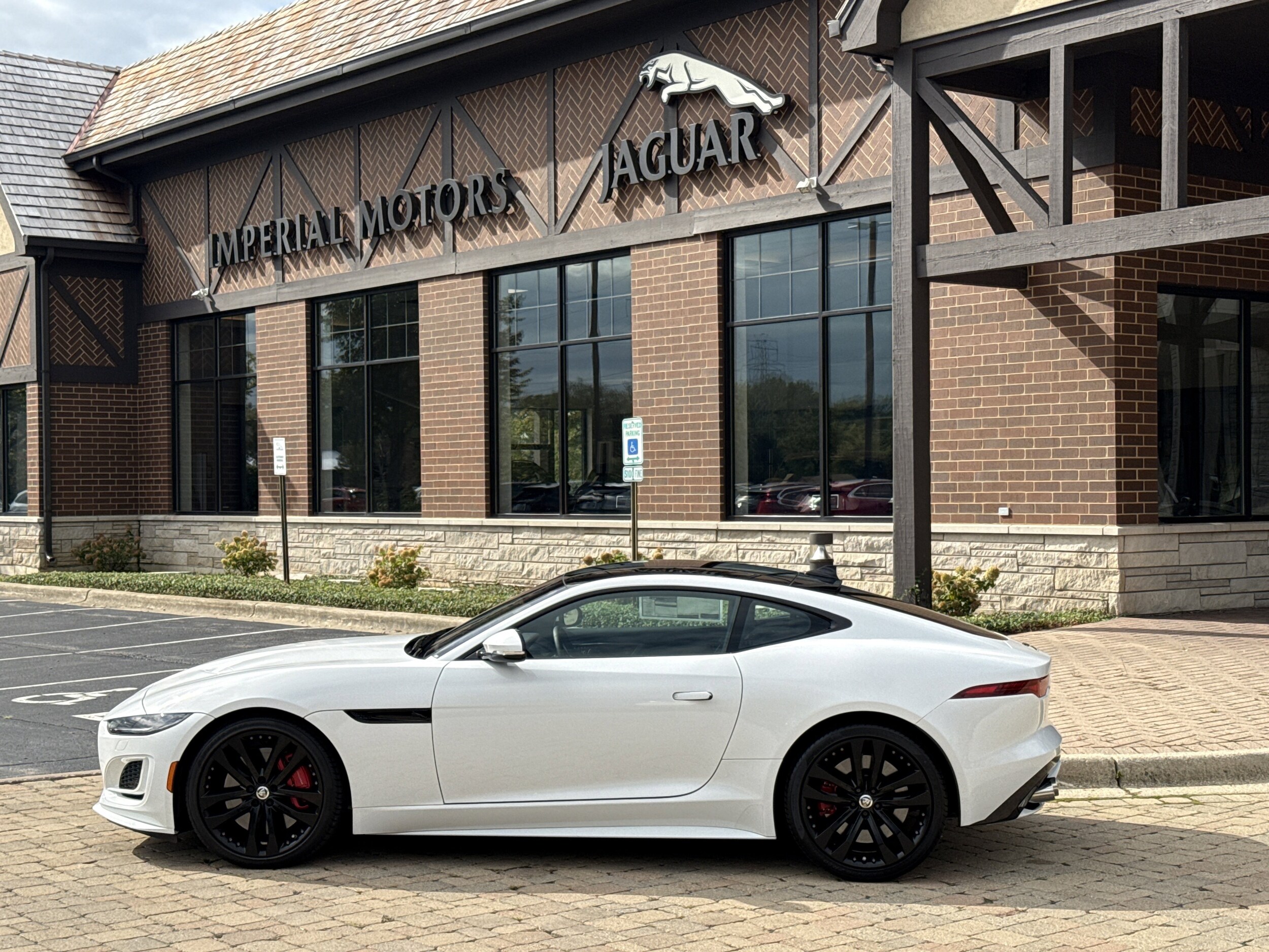 2024 Jaguar F-TYPE P450 R-Dynamic photo 2