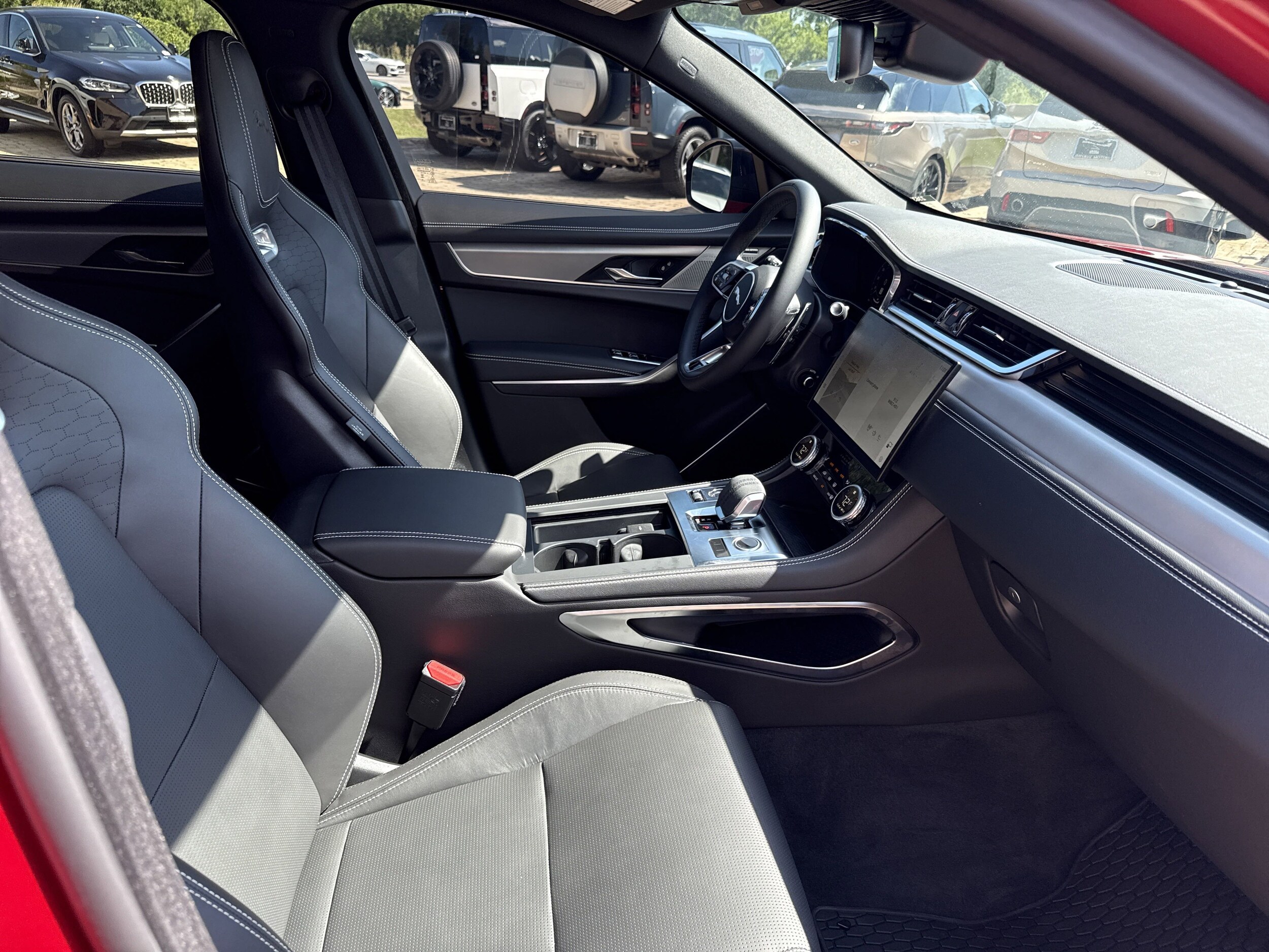 2025 Jaguar F-PACE P250 R-Dynamic S photo 2