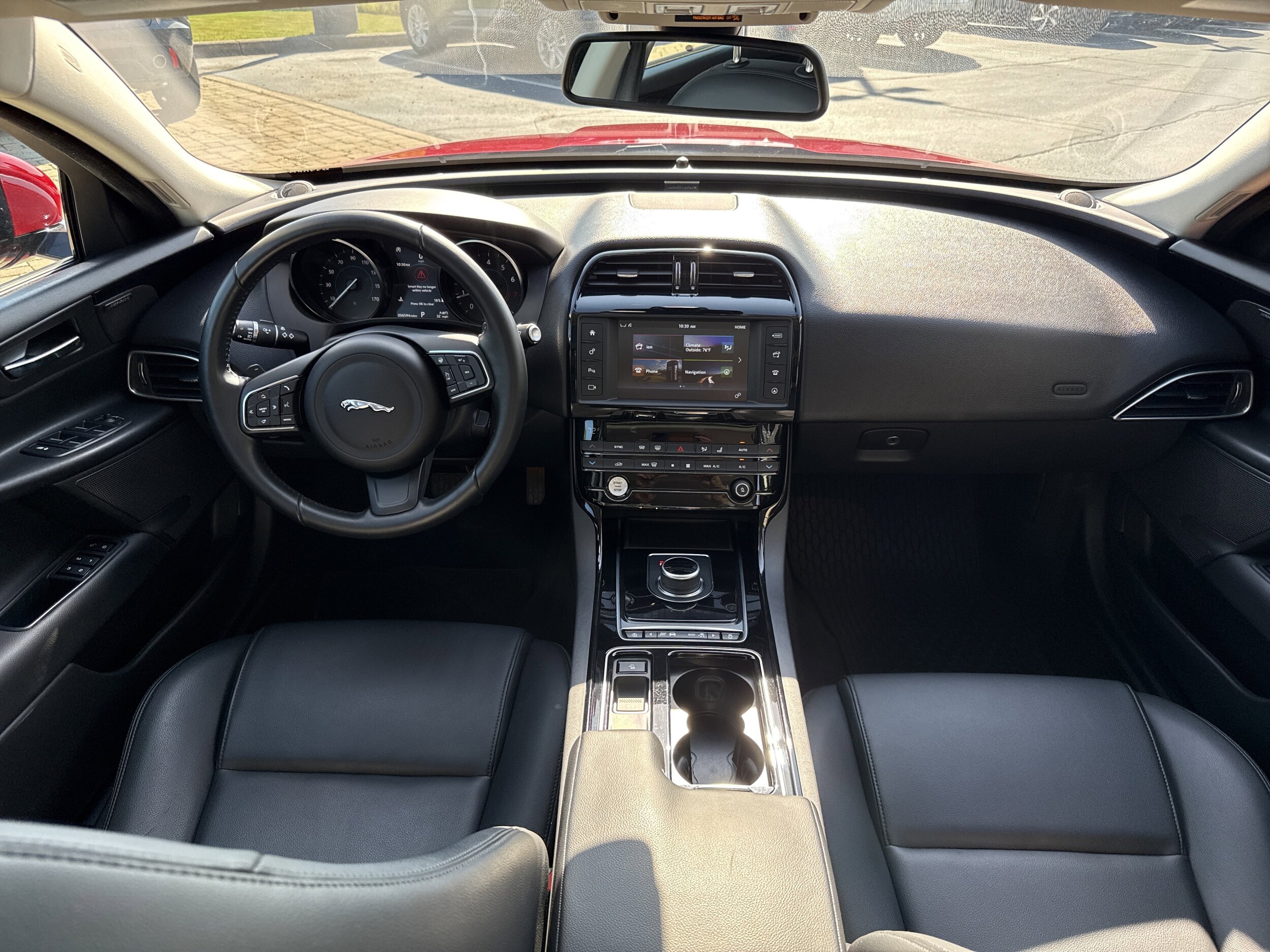2018 Jaguar XE Premium photo 4