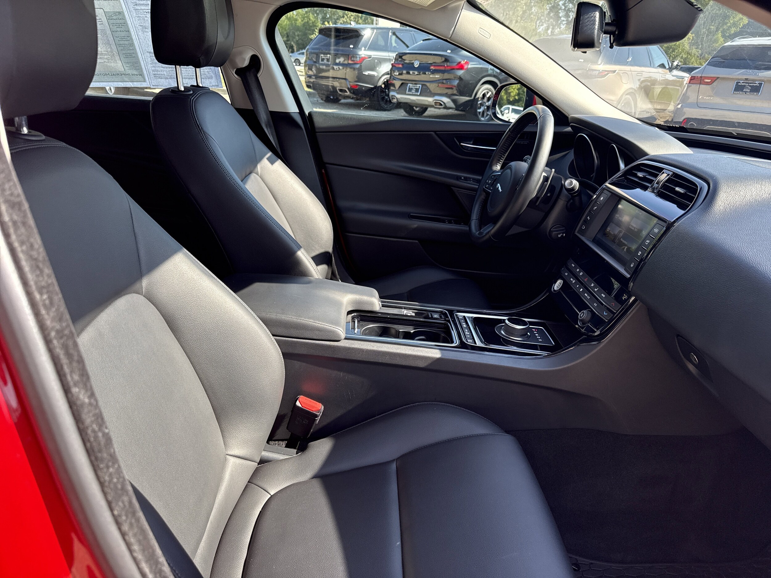 2018 Jaguar XE Premium photo 3