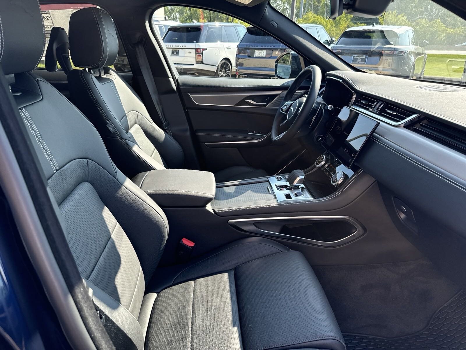 2025 Jaguar F-PACE P250 R-Dynamic S photo 3