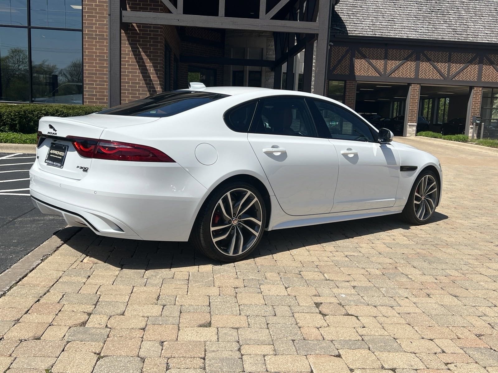 Certified 2022 Jaguar XF R-Dynamic SE with VIN SAJBL4GX2NCY91572 for sale in Lake Bluff, IL