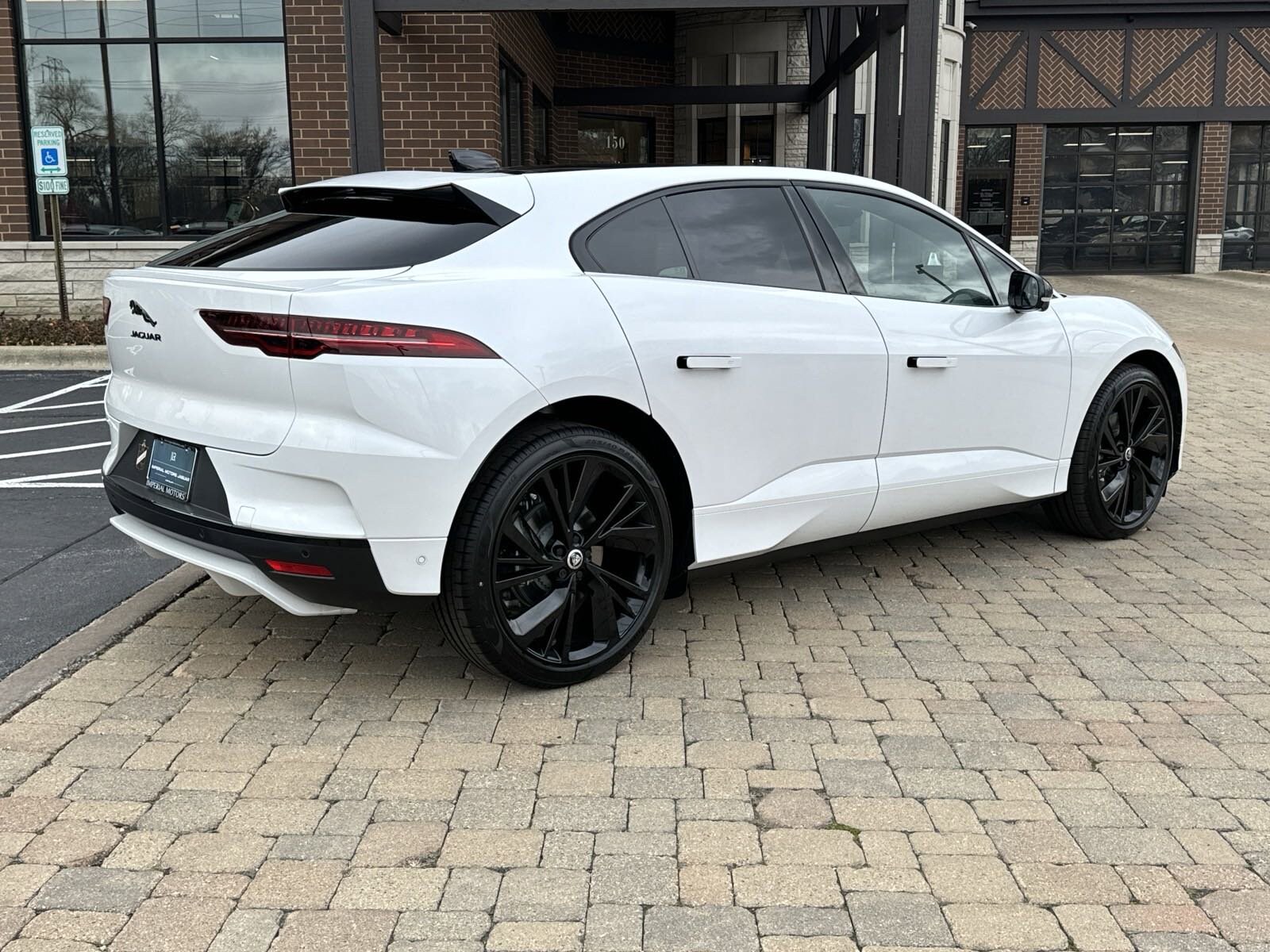 2024 Jaguar I-PACE EV400 HSE photo 2