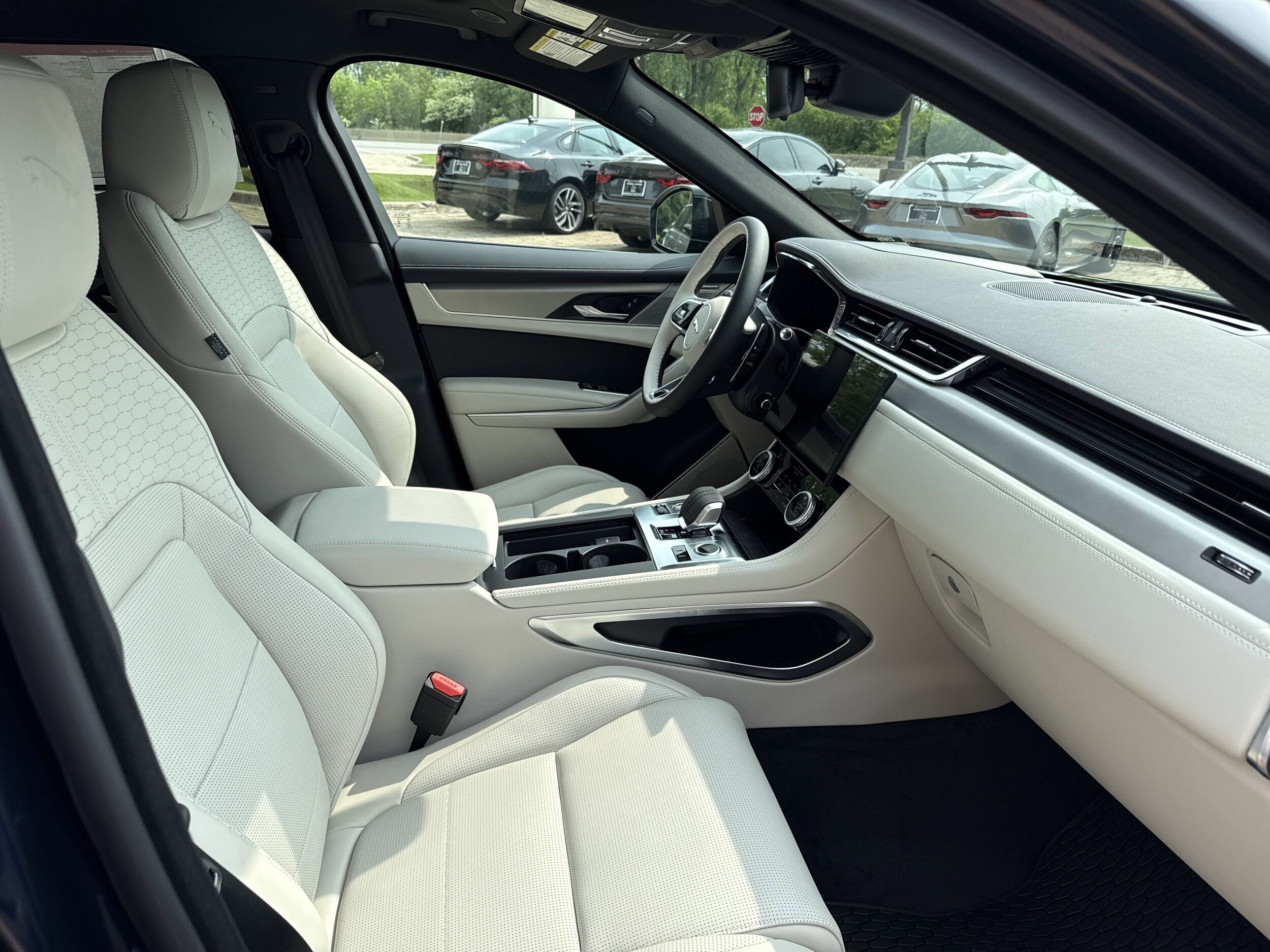2026 Jaguar F-PACE P400 R-Dynamic S photo 3
