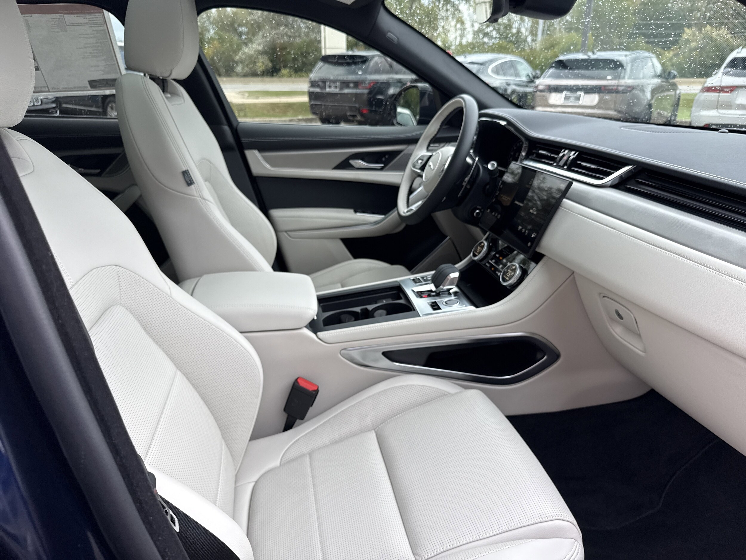 2025 Jaguar F-PACE P250 R-Dynamic S photo 2