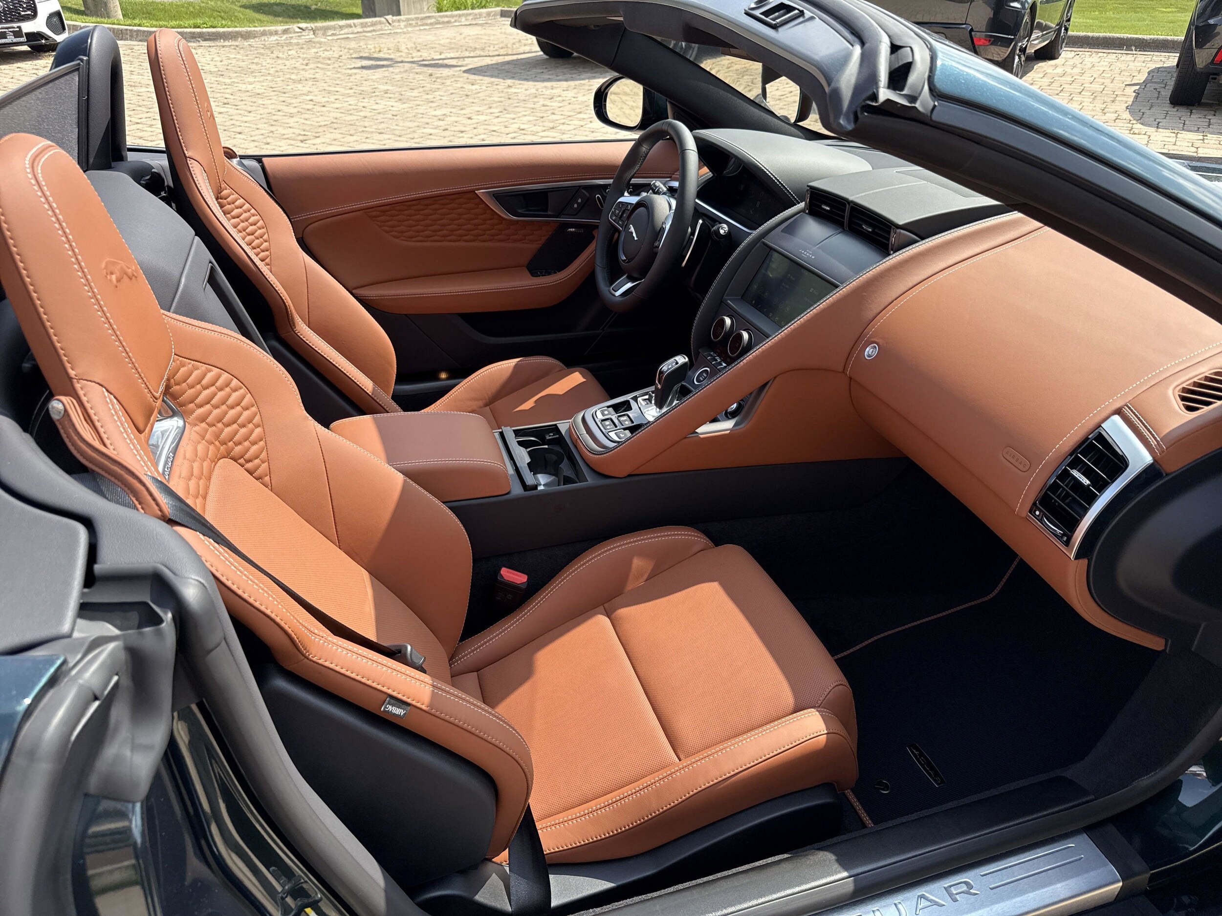 2024 Jaguar F-TYPE P450 R-Dynamic photo 3