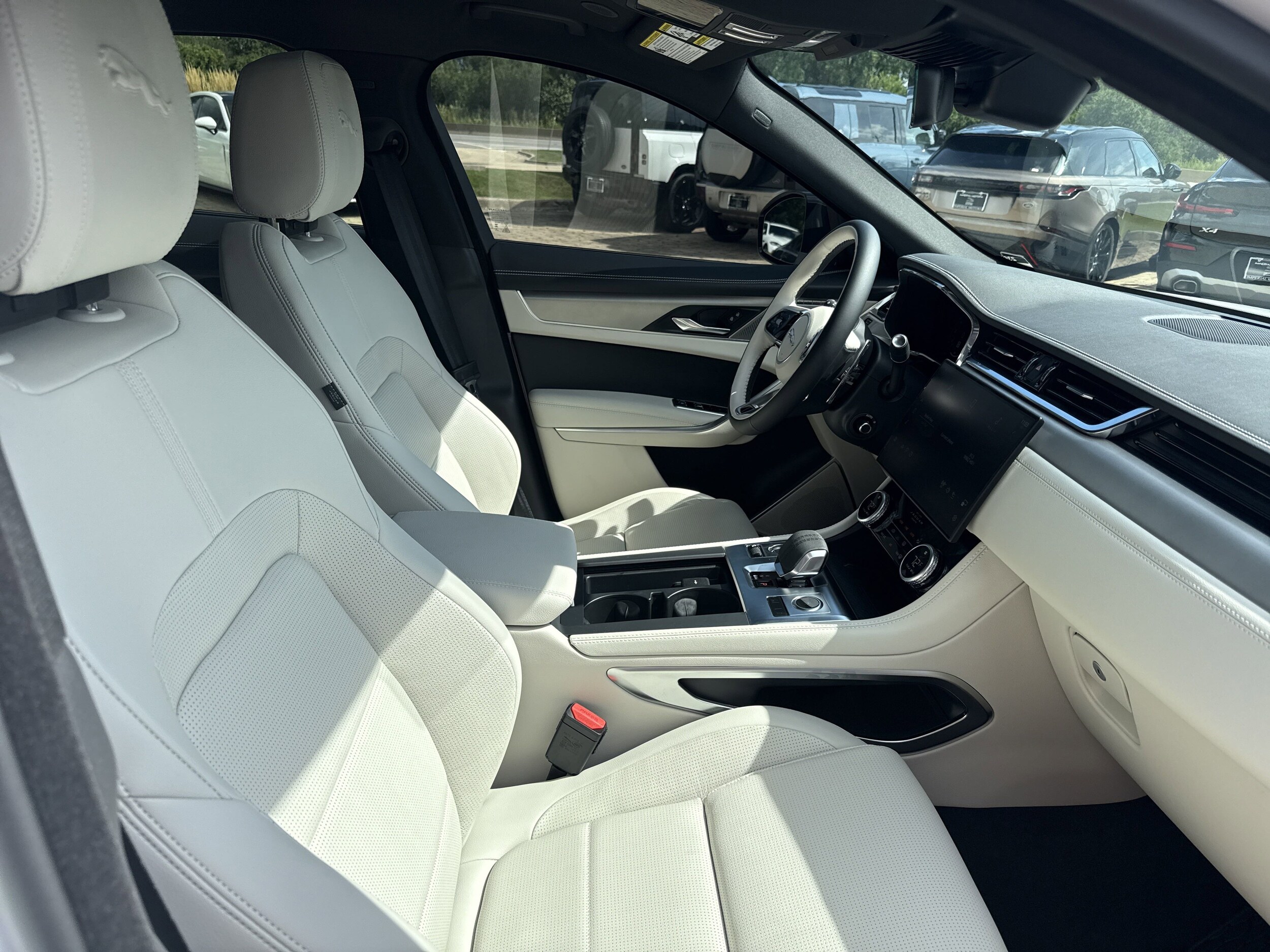 2025 Jaguar F-PACE P400 R-Dynamic S photo 2