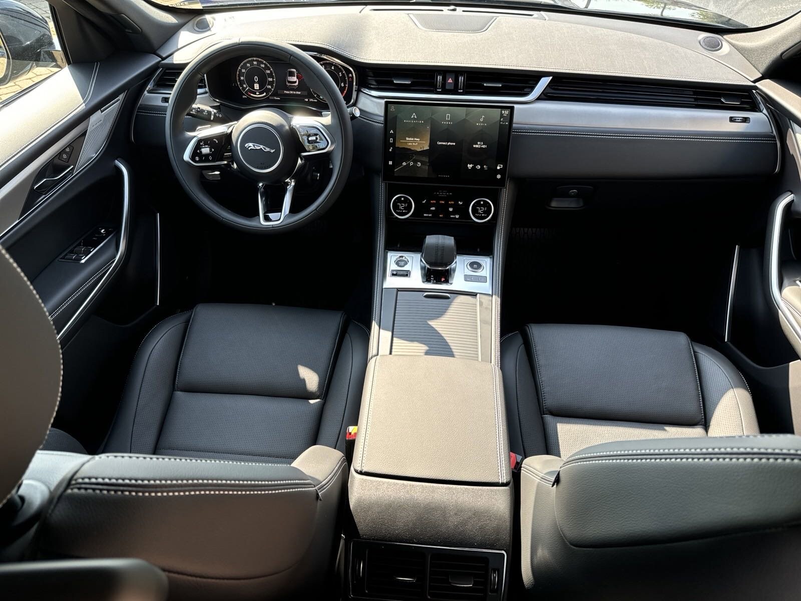 2025 Jaguar F-PACE P250 R-Dynamic S photo 4