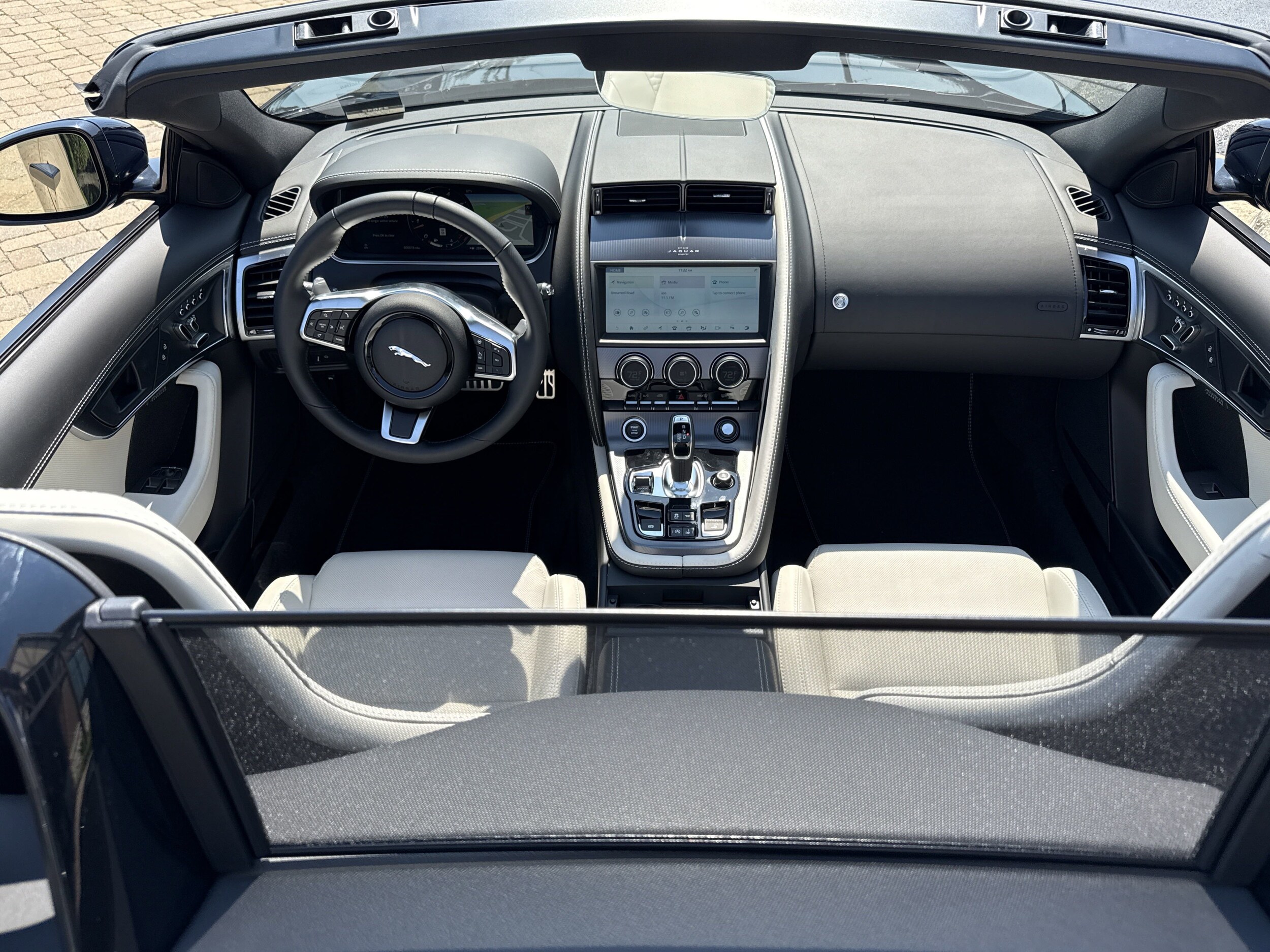 2024 Jaguar F-TYPE P450 R-Dynamic photo 4