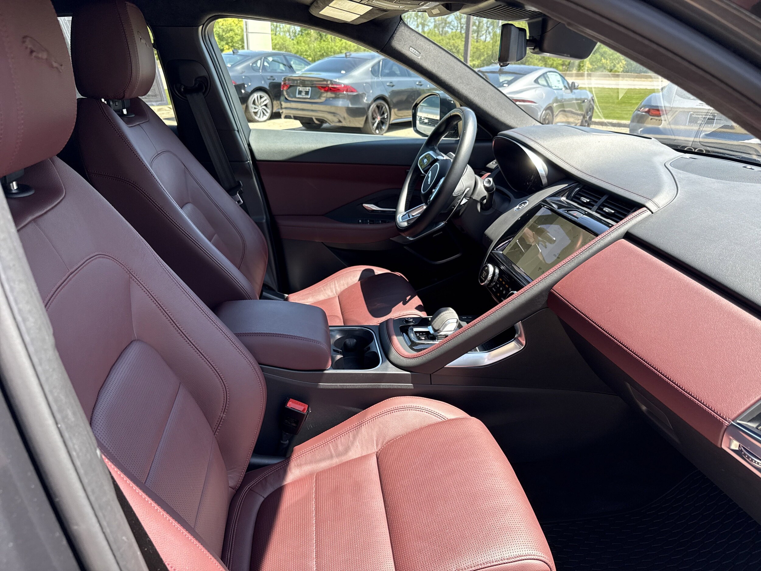 2021 Jaguar E-PACE photo 3